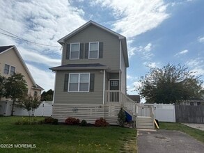 Building Photo - 201 Riviera Dr