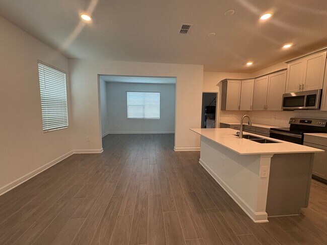 Building Photo - 3-bedroom Home for Rent in Storey Park