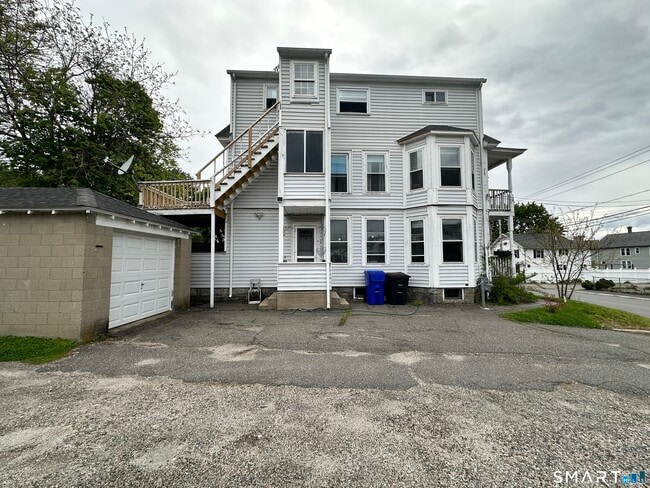 Building Photo - 370 High St