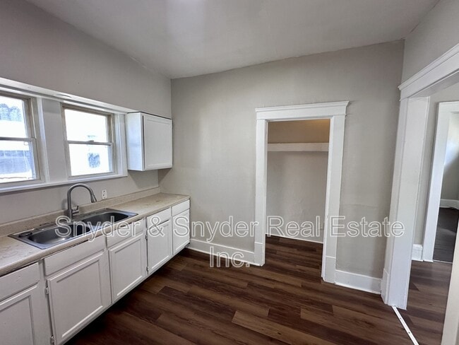 Building Photo - 484 Homer Ave