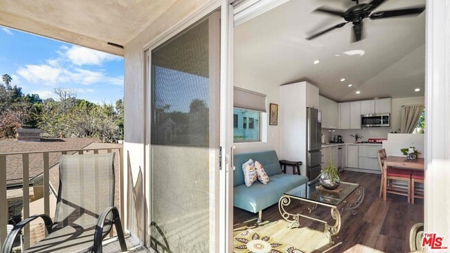 Building Photo - 116 S Glenroy Ave