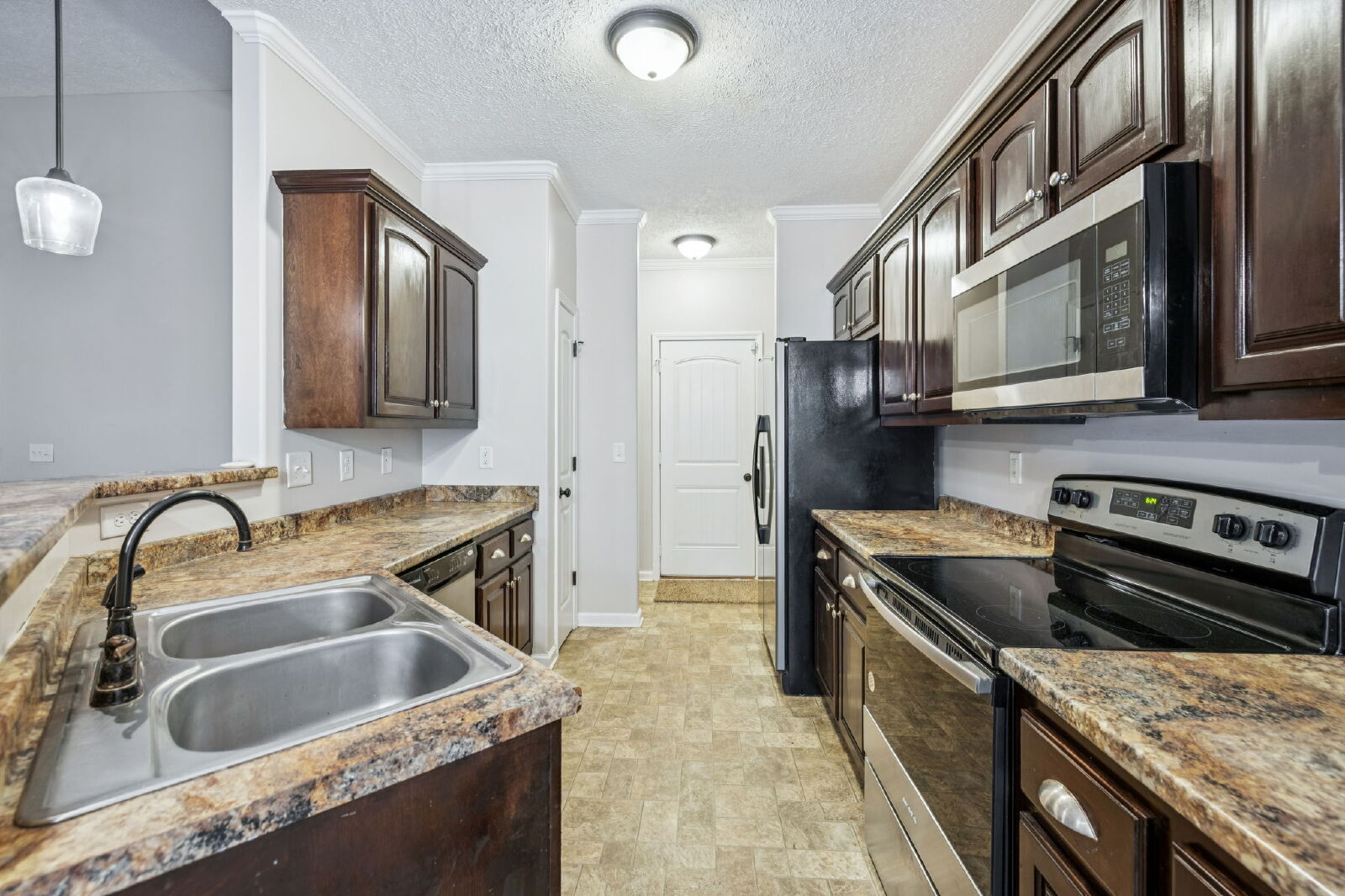 Building Photo - 634 Hidden Valley Dr