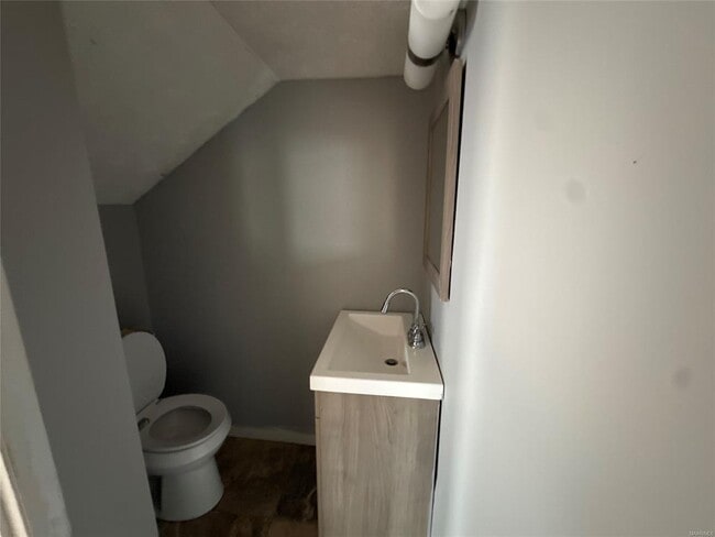 Building Photo - 813 Azalea St