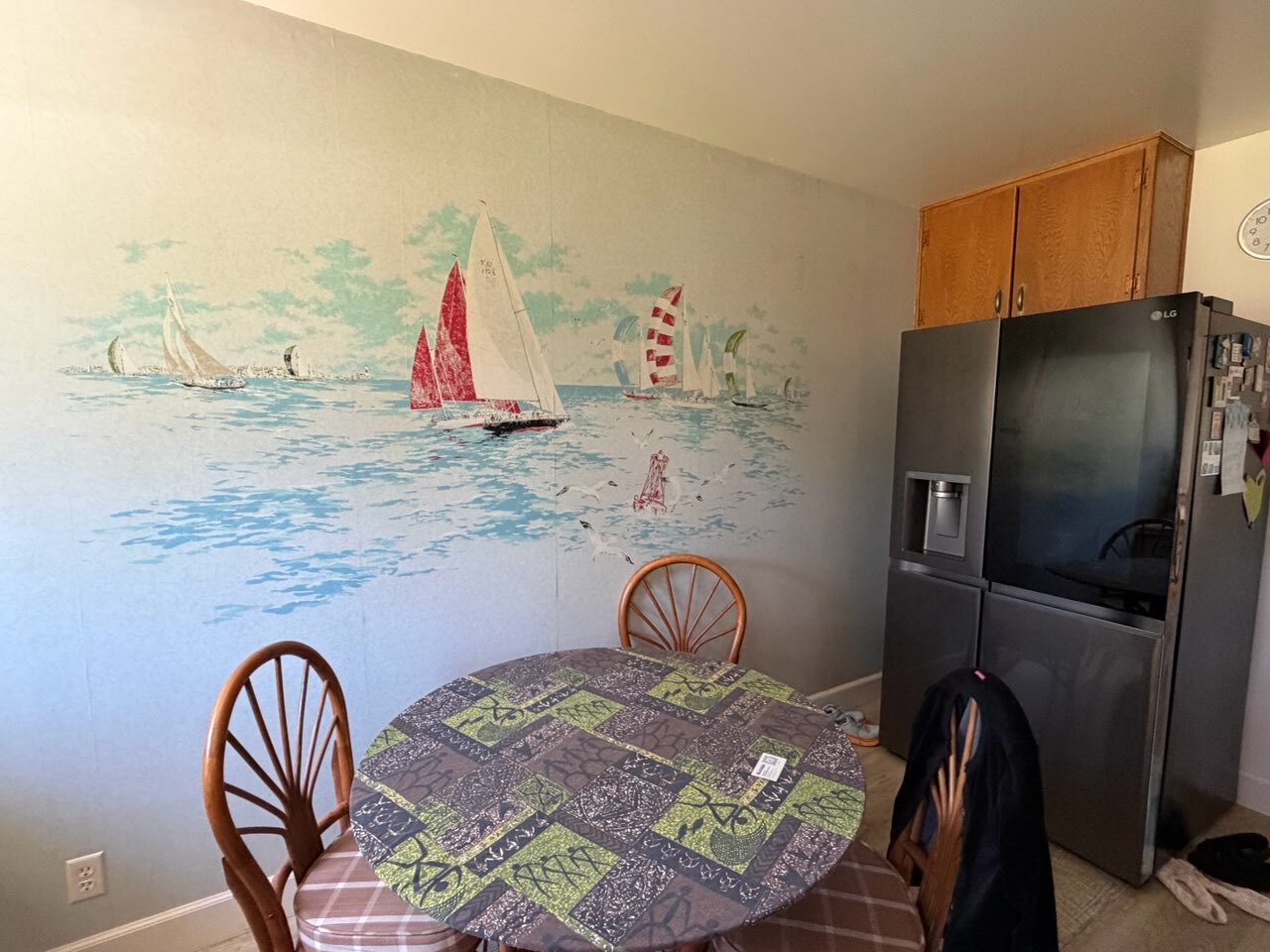 Other angle of kitchen - Fridge & Table - 562 Larita Dr