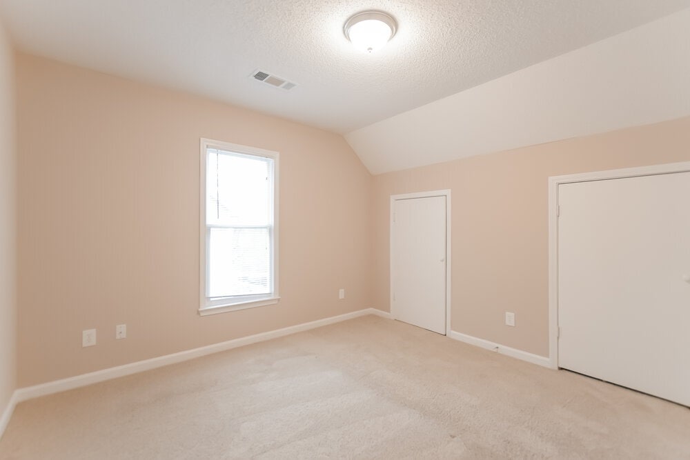 Building Photo - 3539 Pine Grove Dr