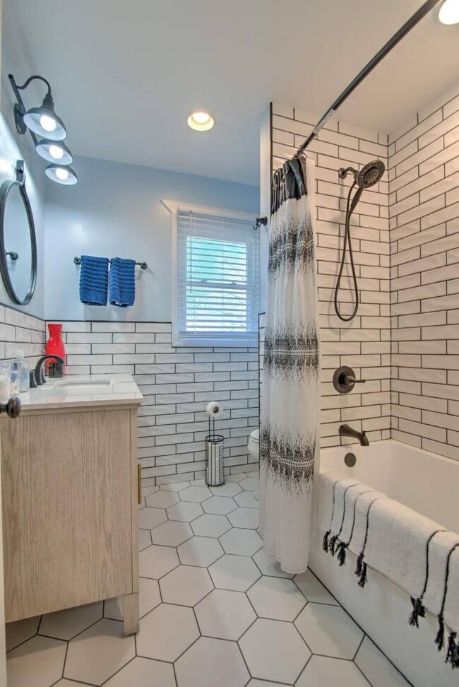 Building Photo - 201 Springdale Rd