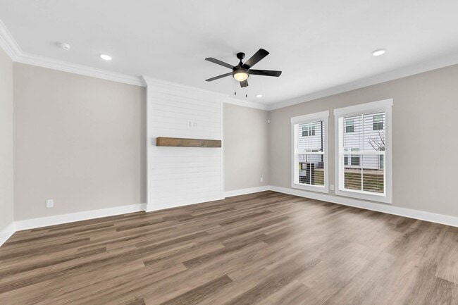 Building Photo - 166 Sango Dr