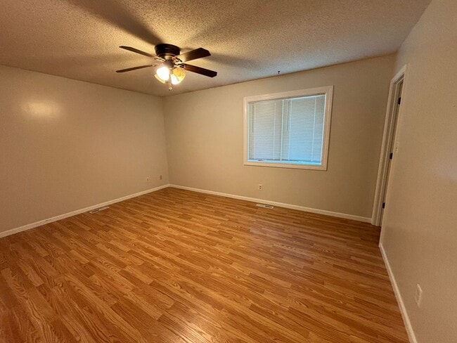 Building Photo - 3423 Woods Dr