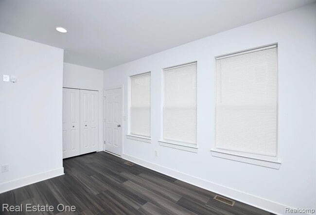 Building Photo - 2904 Zana Dr