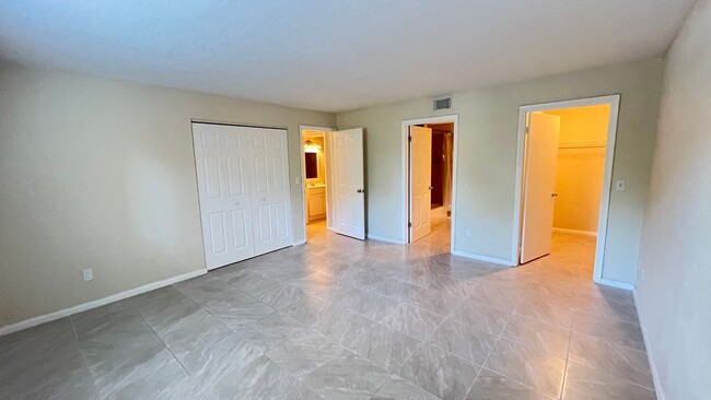 Building Photo - Cozy 2 BD/ 2 BA Apartment in Palm Bay! Was...