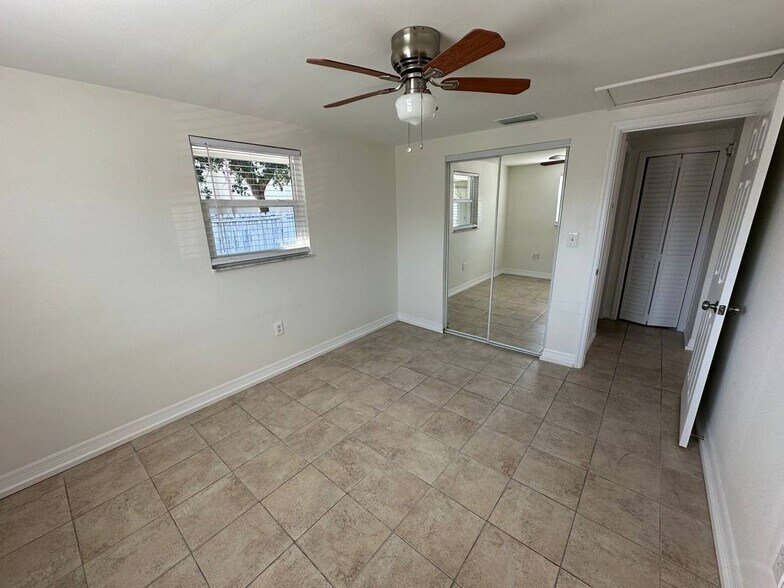 Building Photo - 451 90th Ave N