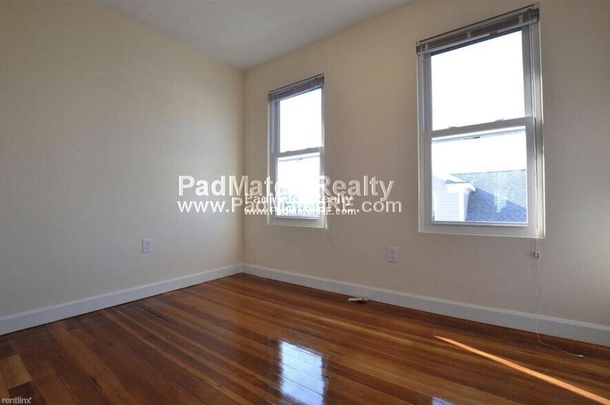 Building Photo - 23 Weitz St