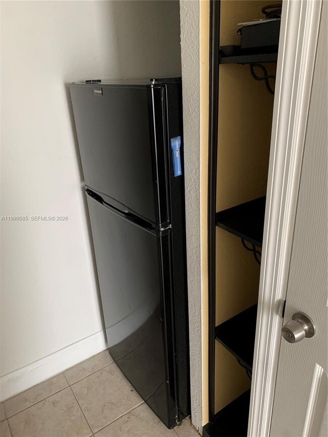 Building Photo - 3181 SW 84th Ct