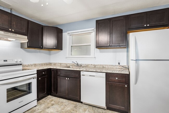 Building Photo - Spacious St. Ann Home with Large Detached ...