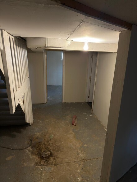 Building Photo - 3422 Pine Grove Ave