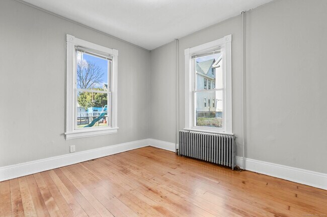 Building Photo - 394 Gregory St