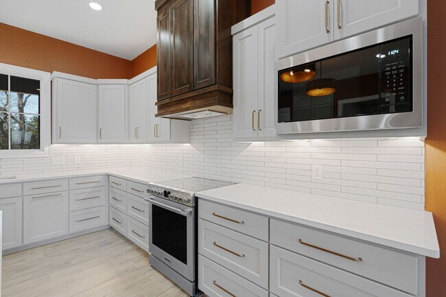 Building Photo - 405 Waggoner Ln