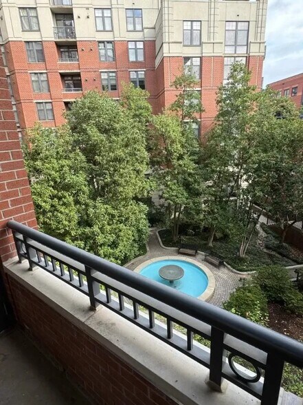 Building Photo - 1021 N Garfield St