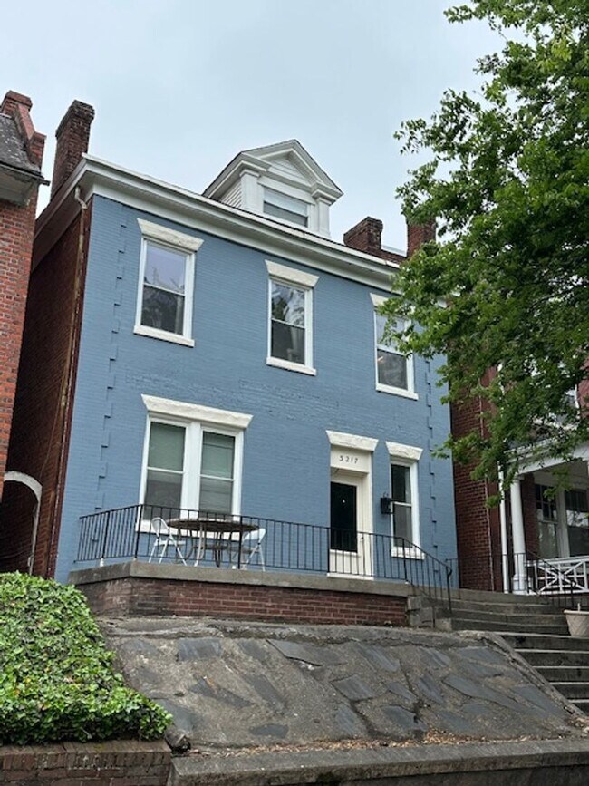 Building Photo - 3217 Hanover Ave