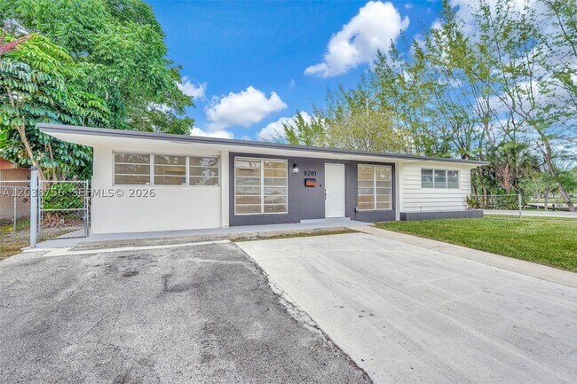 Building Photo - 8201 SW 42nd St