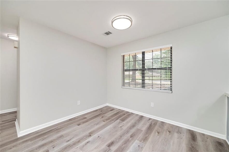 Building Photo - 355 Santa Fe Trail