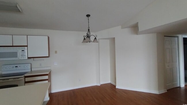 Building Photo - 2269J Essex Dr