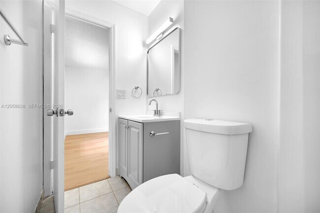 Building Photo - 304 SW 77th Ave