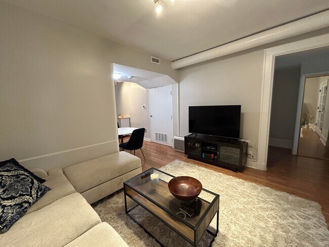 Building Photo - 1928 N Lincoln Ave