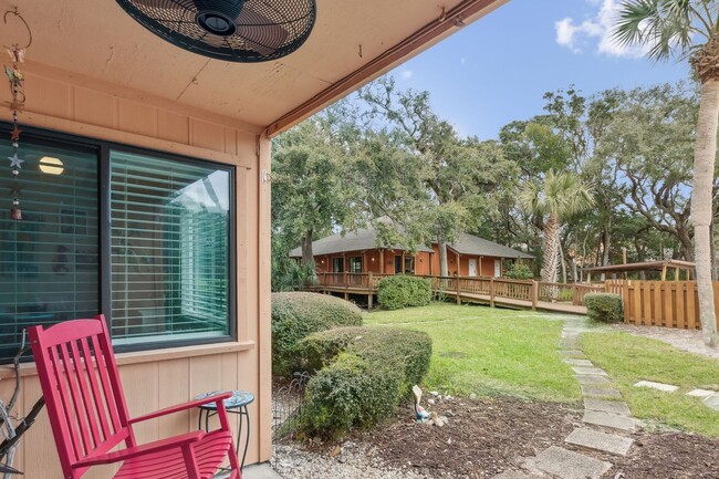 Building Photo - Charming Ground-Floor Condo