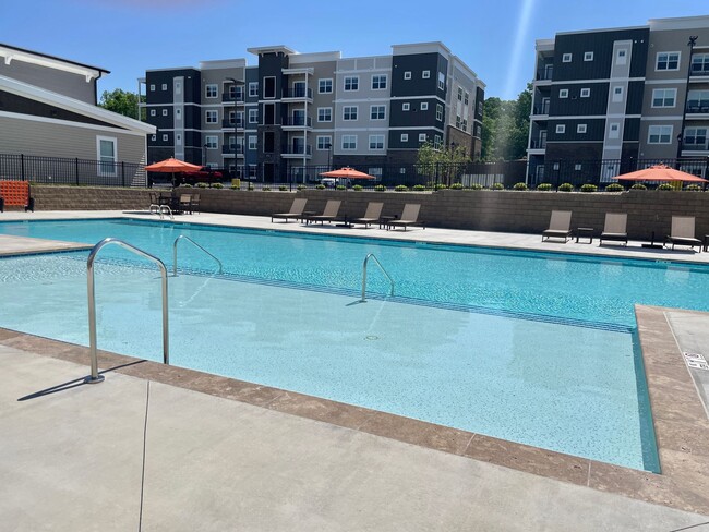 Building Photo - Tuscany con Terrazza | 1 Bed 1 Bath | 773 sf
