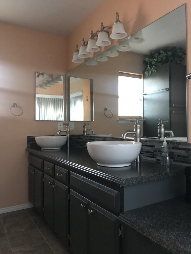 Building Photo - Beautiful 4 bedroom custom