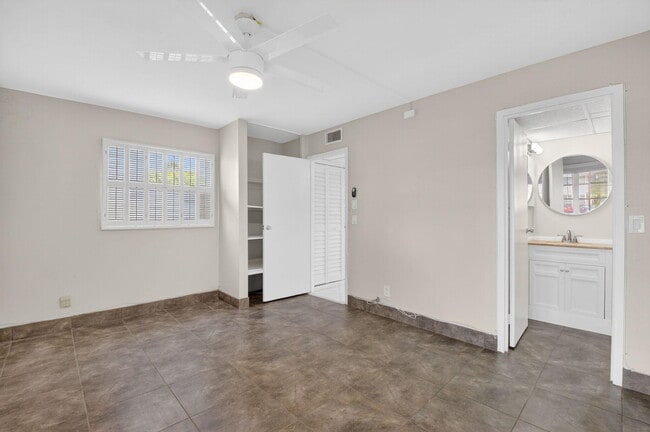 Building Photo - 195 Brittany F