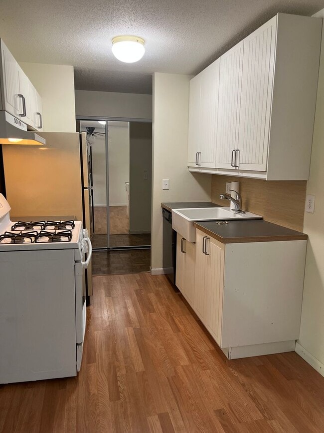 Building Photo - Maintenance-Free Living By The Beach