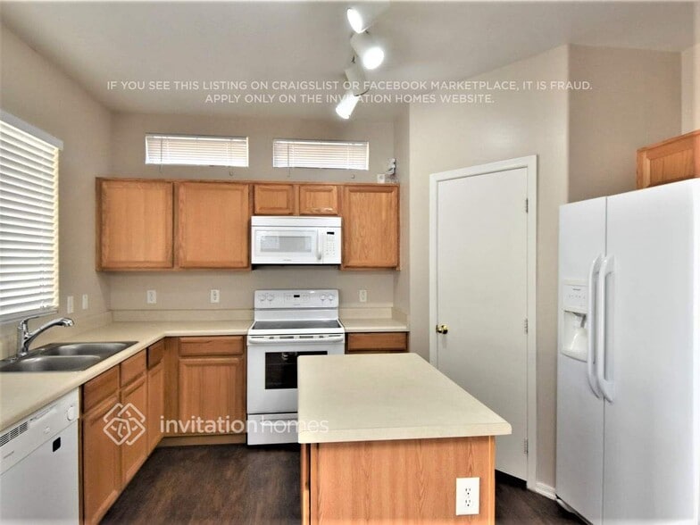 Building Photo - 4134 E Baylor Ln