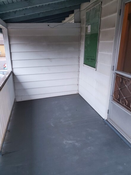 2nd floor porch - 729 Catherine St