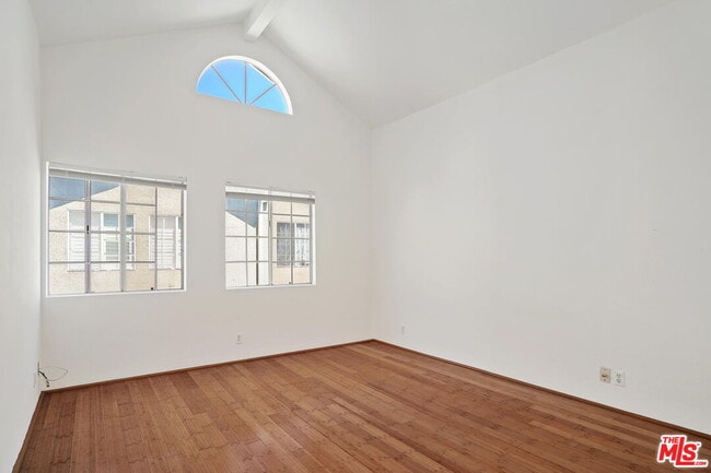 Building Photo - 850 N Poinsettia Pl