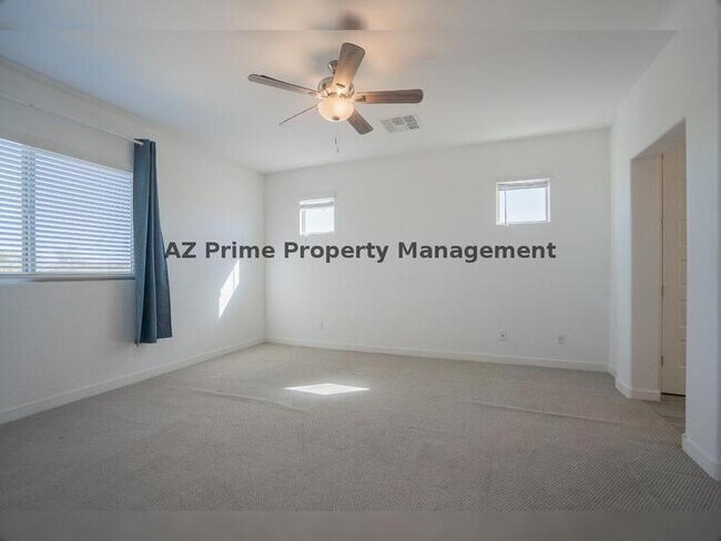 Building Photo - 3719 S 63rd Dr