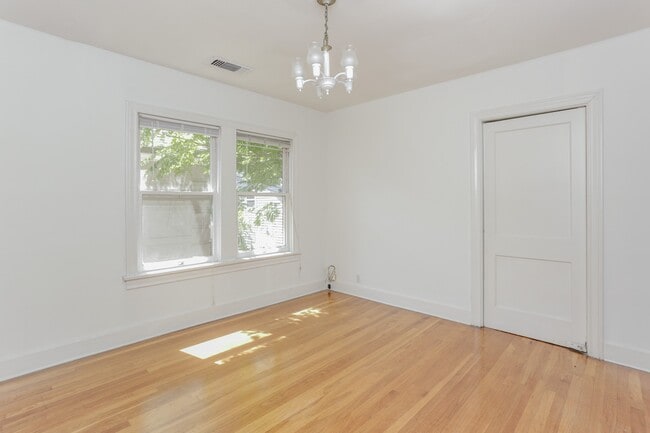 Building Photo - 1812 Banks St