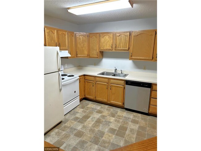 Building Photo - 831 Highview Dr