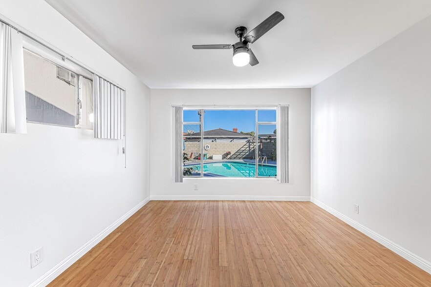 Building Photo - 809 Flora Dr