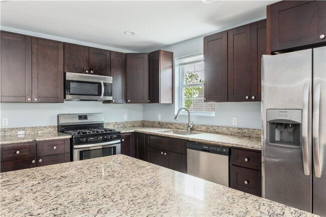 Primary Photo - Charming 3-Bed, 1-Bath Providence Apartmen...