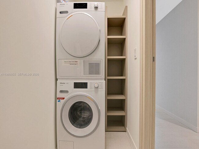 Building Photo - 1000 Brickell Plaza