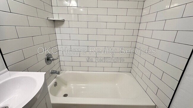 Building Photo - 2316 NW 38th St