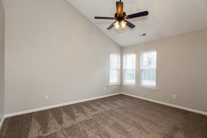 Building Photo - 5832 Mahogany Pl SW