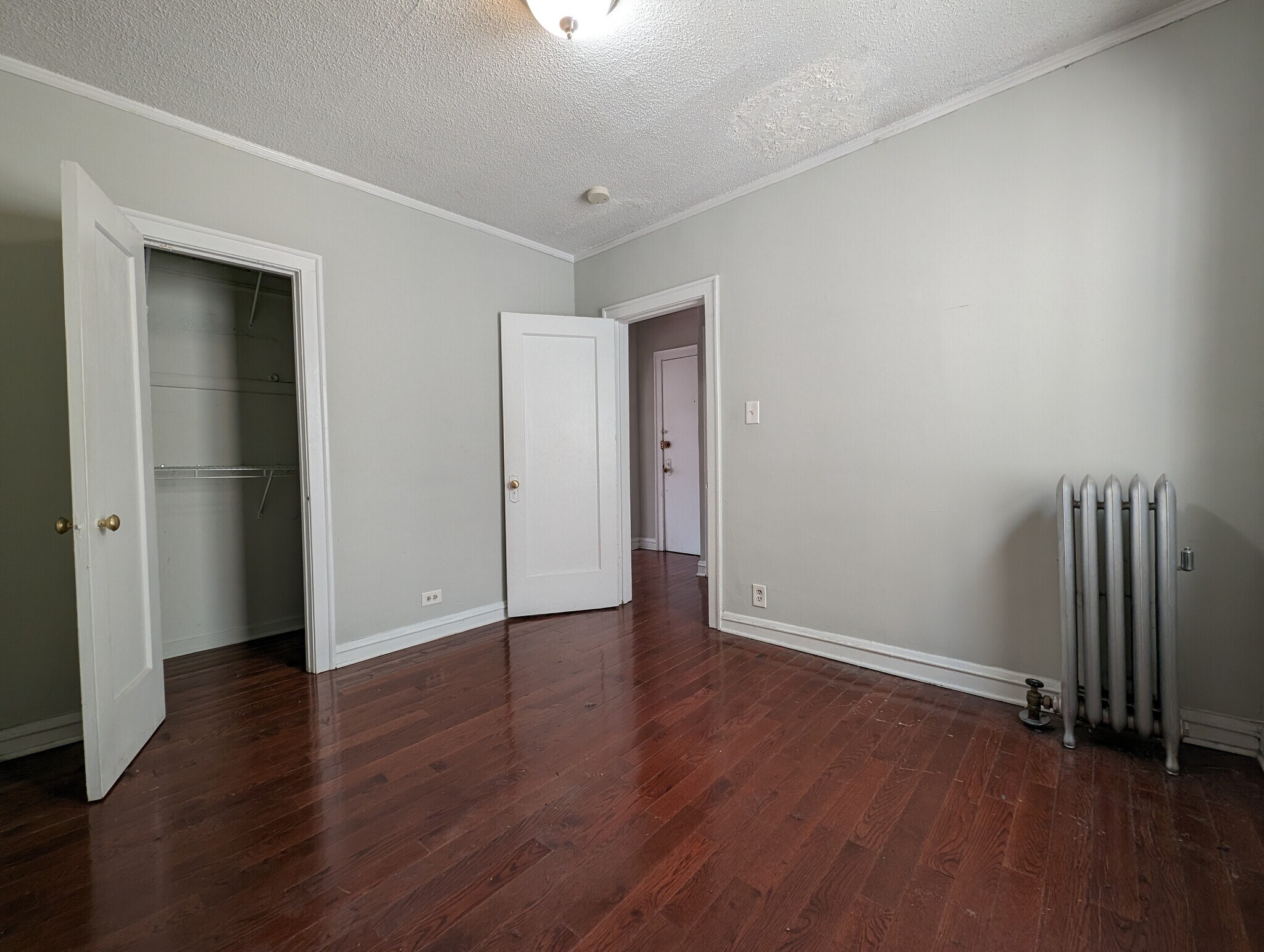 Building Photo - 546 W Surf St