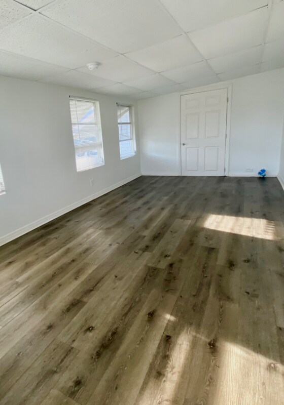 Building Photo - 915 49th Ave Terrace W