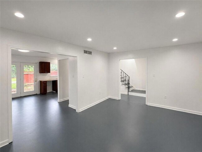 Building Photo - 7702 Belcrest Pl