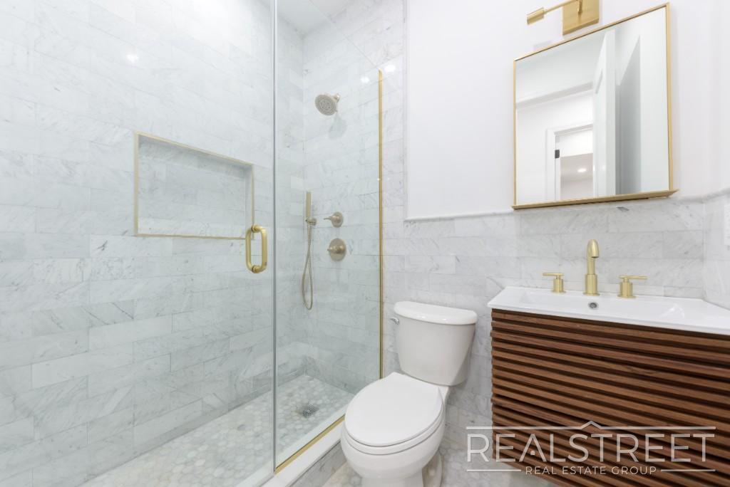 Building Photo - STUNNING 4+ BED 3 BATH DUPLEX + YARD IN PRIME BUSHWICK TOWNHOUSE