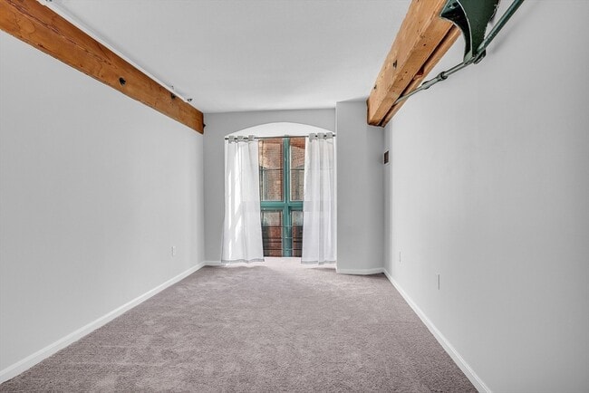 Building Photo - 200 Market St