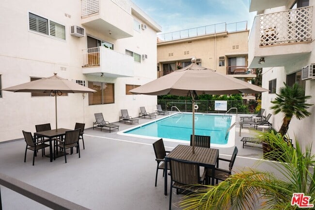 Building Photo - 960 Larrabee St